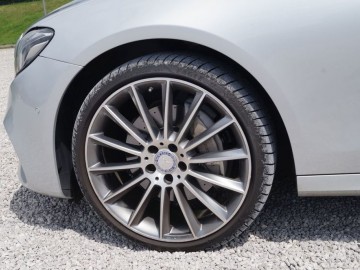 Mercedes Benz E220d W213 kombi 9G-Tronic &ndash; Elegancja i blichtr