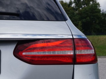 Mercedes Benz E220d W213 kombi 9G-Tronic &ndash; Elegancja i blichtr