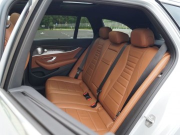 Mercedes Benz E220d W213 kombi 9G-Tronic &ndash; Elegancja i blichtr