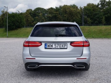 Mercedes Benz E220d W213 kombi 9G-Tronic &ndash; Elegancja i blichtr