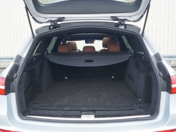 Mercedes Benz E220d W213 kombi 9G-Tronic &ndash; Elegancja i blichtr