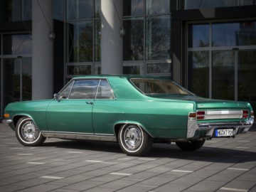Opel Diplomat &ndash; Samoch&oacute;d szefa