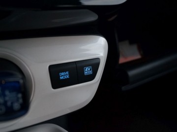 Toyota Prius 1.8 Hybrid Synergy Drive 122KM CVT - Ekologiczny i oryginalny