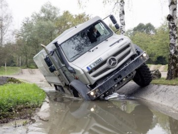 Mercedes Unimog U 4023/U 5023 &ndash; Najtrudniejszy off-road to jego żywioł