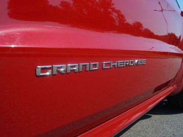 Jeep Grand Cherokee SRT 6.4 V8 HEMI &ndash; Ostatni nierozsądny