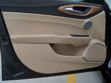 Alfa Romeo Giulia II 2,2 JTD 180 KM 8AT &ndash; Moja Sophia Loren