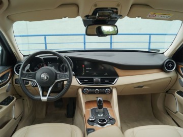 Alfa Romeo Giulia II 2,2 JTD 180 KM 8AT &ndash; Moja Sophia Loren