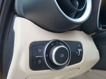 Alfa Romeo Giulia II 2,2 JTD 180 KM 8AT &ndash; Moja Sophia Loren
