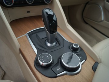Alfa Romeo Giulia II 2,2 JTD 180 KM 8AT &ndash; Moja Sophia Loren