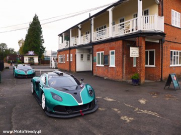 Arrinera GT na torze w Brooklands