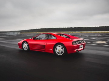 Klasyczne Ferrari 348 odrestaurowane w Polsce