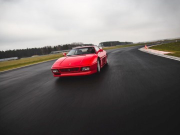 Klasyczne Ferrari 348 odrestaurowane w Polsce