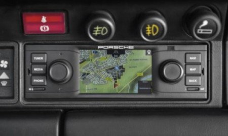 Klasyczne Porsche z nowoczesnym radiem