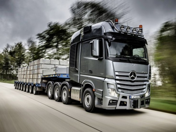 Mercedes &ndash; lider wagi ciężkiej
