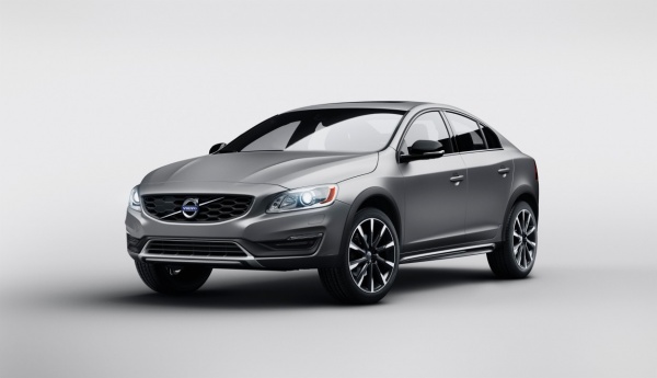 Volvo S60 Cross Country &ndash; Uterenowiony sedan