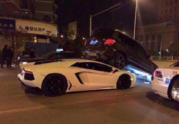 Lamborghini Aventador pod Mercedesem GLK
