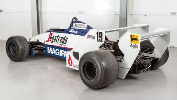 Do kupienia bolid Ayrtona Senny