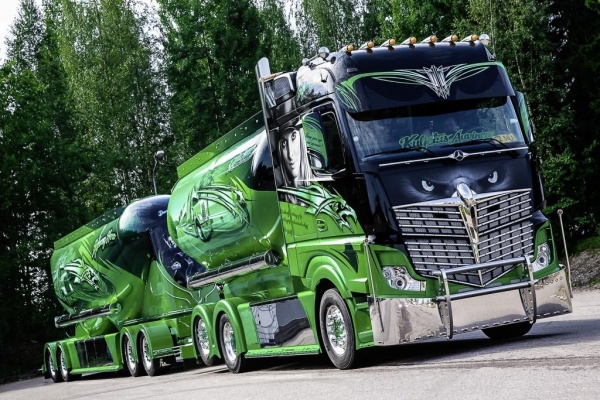 Mercedes Actros 2551 &ndash; Jadowity bohater autostrad