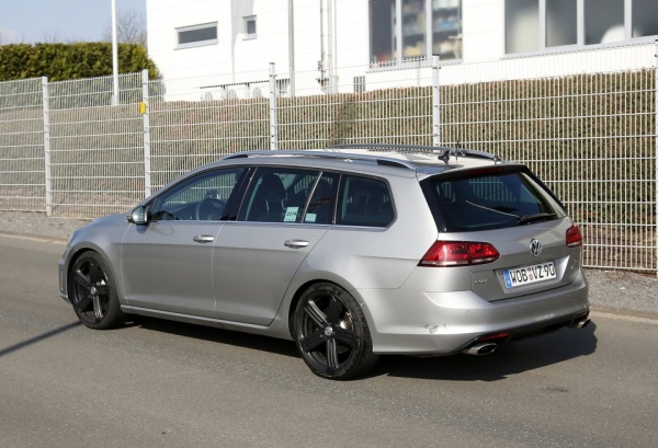 VW Golf Variant R w testach