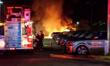 Pożar w salonie Jaguar Land Rover w Massachusetts