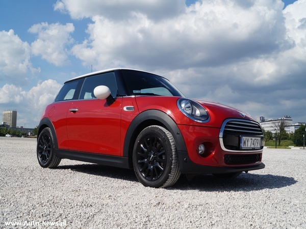Mini Cooper 1.5 - Maluch z seksapilem