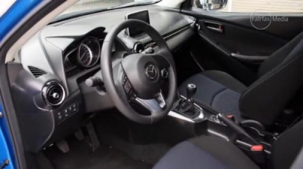 Nowa Mazda2 &ndash; tak wygląda wnętrze