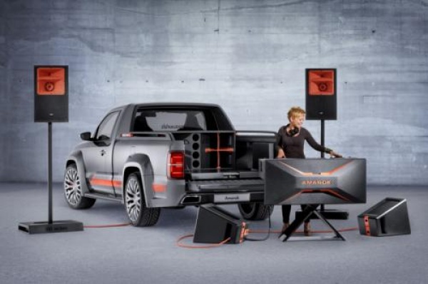 VW Amarok Power-DJ - Głośniki, miksery i 5000 Wat