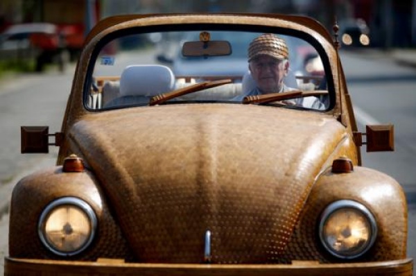 VW Garbus z... dębu