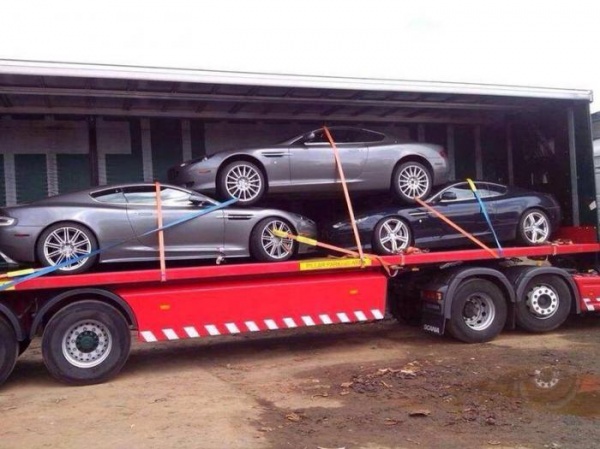 Aston Martin w drodze do salonu