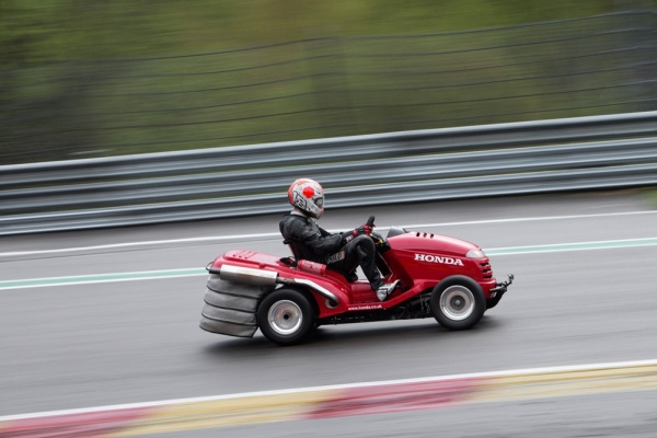 Honda Mean Mower - Ponad 187 km/h kosiarką po torze