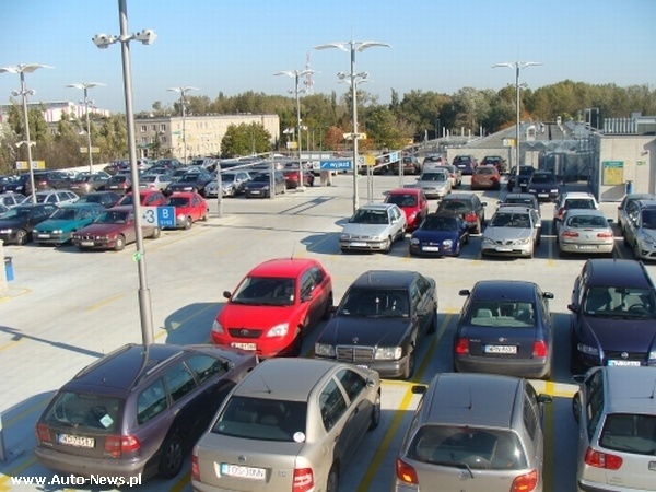 Szukanie miejsc parkingowych przez internet?