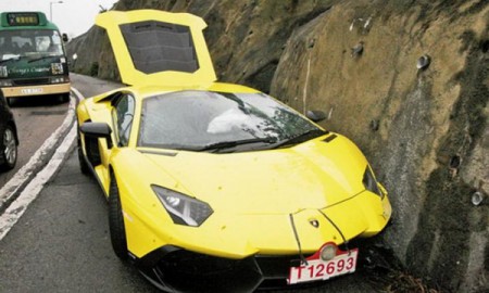 Rozbity Aventador