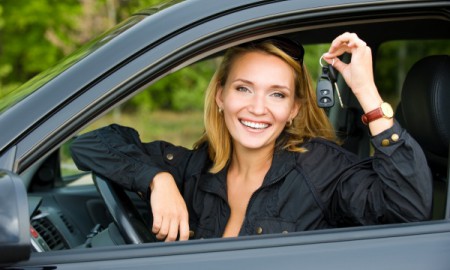 Dzień Kobiet za kierownicą. Czym najczęściej jeżdżą panie?