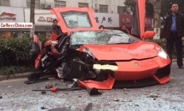 Brutalne spotkanie Lambo z autobusem