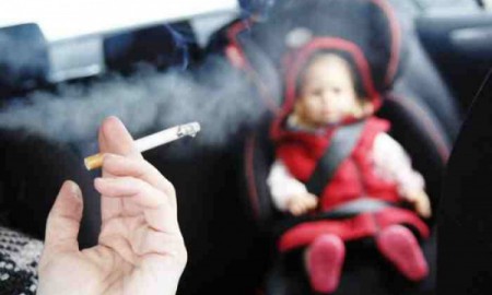 Zakaz palenia w aucie przy dziecku