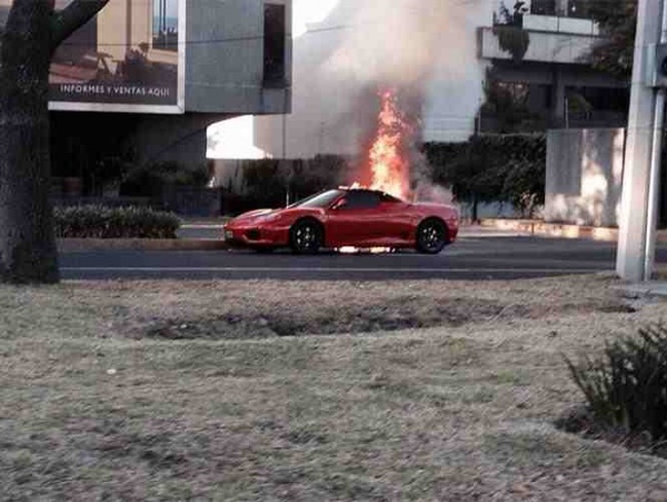 Płonące Ferrari w Meksyku