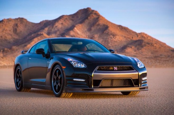 Hybrydowy Nissan GT-R?