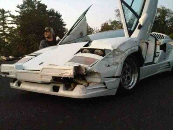 Lambo uszkodzone na planie filmowym