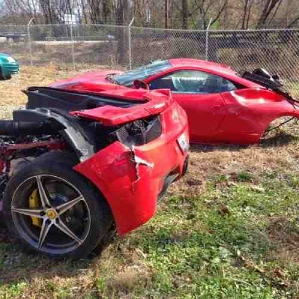 Ferrari 458 Italia w dw&oacute;ch częściach