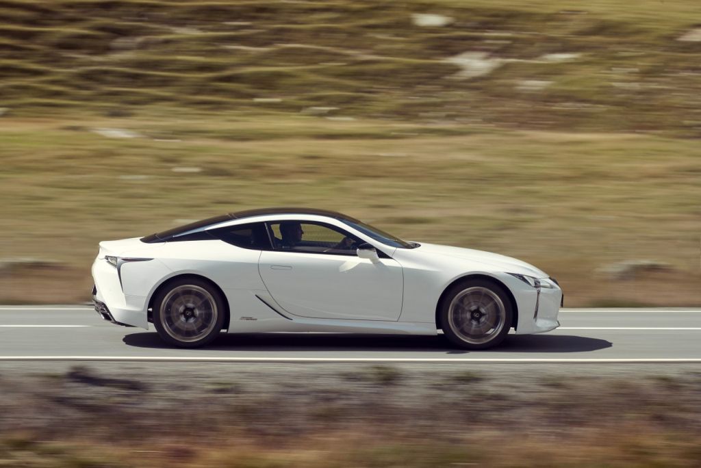 Lexus LC 500 kontra Bentley Continental Supersports