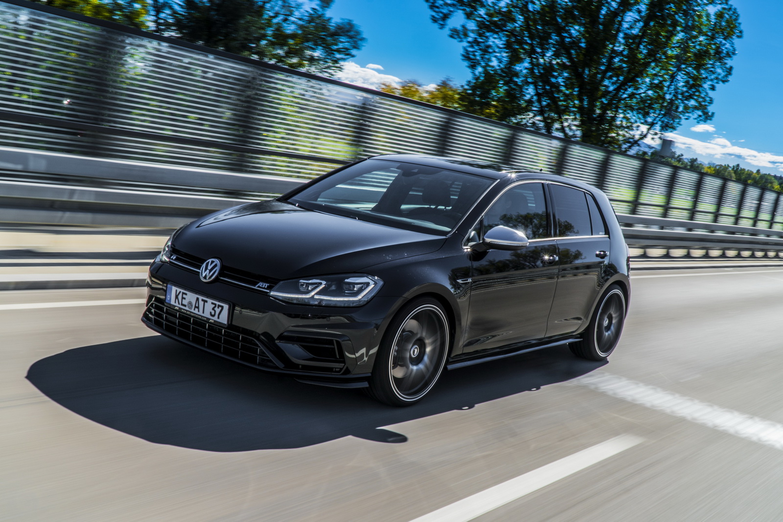 VW Golf R rywalem Audi RS3?