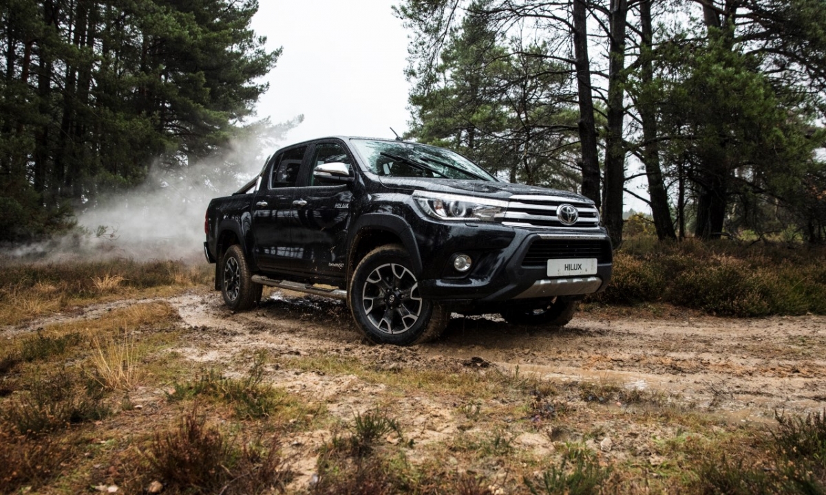 Toyota Hilux Invincible 50 Chrome Edition na 50-lecie modelu