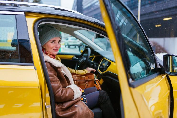Pierwsza klientka warszawskiego Volkswagen Home