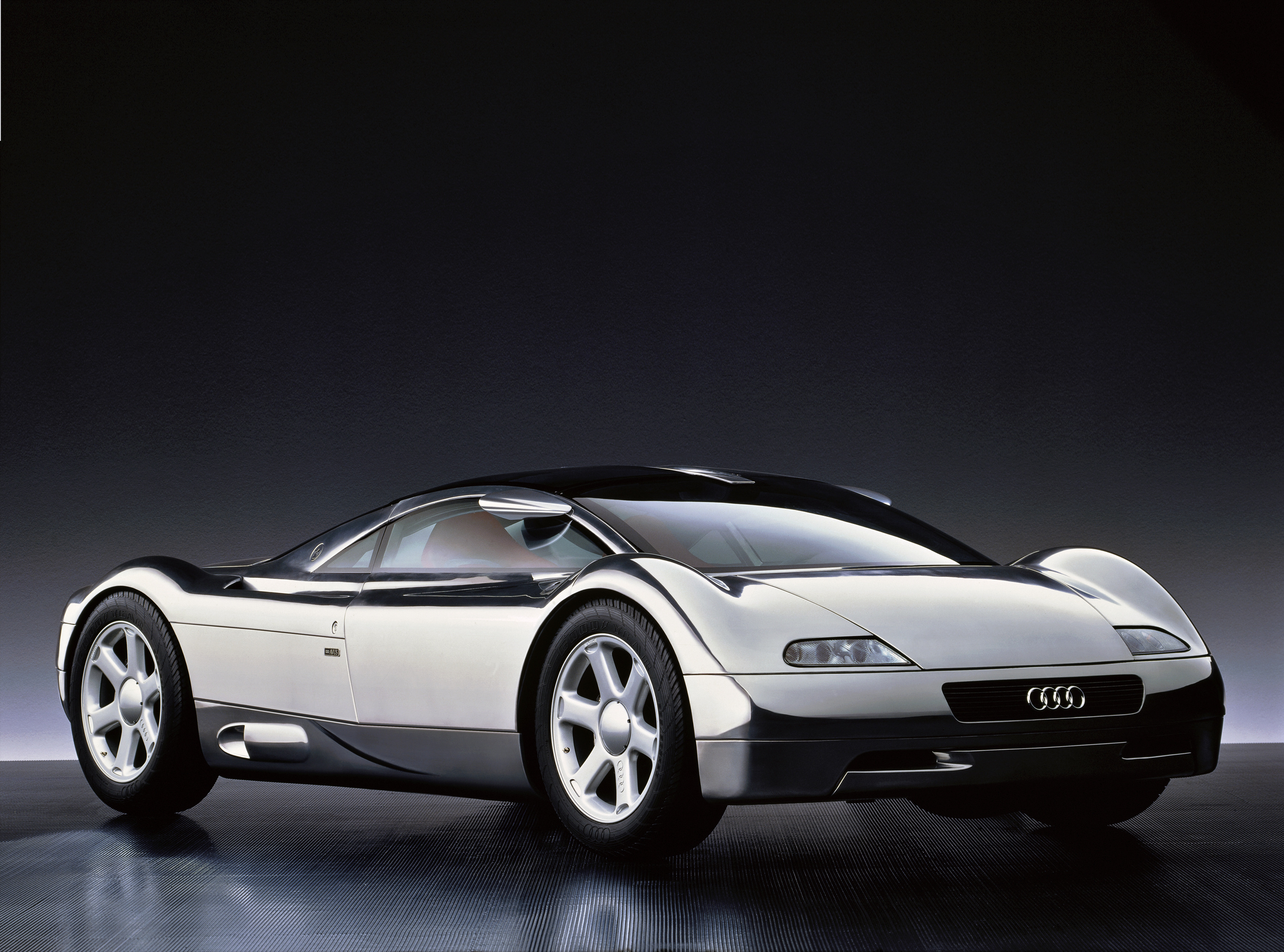 Wystawa w Audi museum mobile: "Błyszczące eksponaty - blaski techniki"