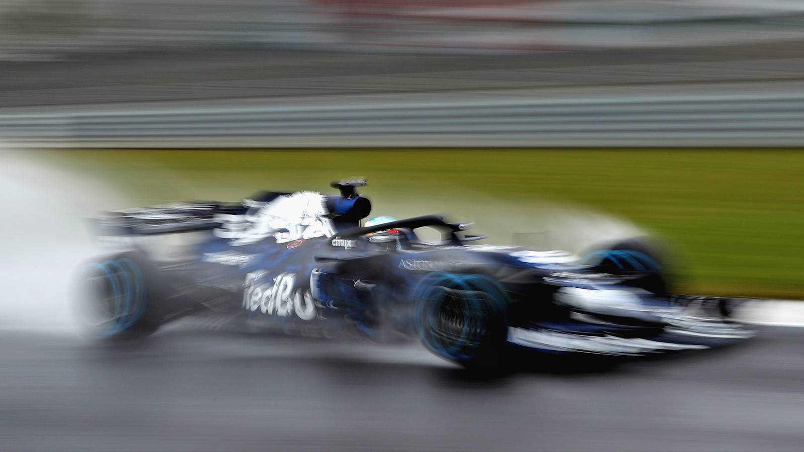 Daniel Ricciardo rozbił nowy bolid Red Bull RB14