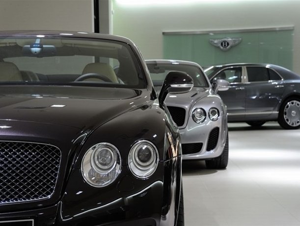 Rośnie liczba luksusowych aut
