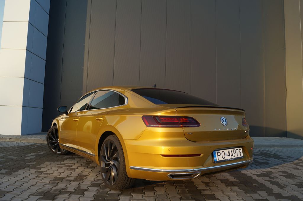 Volkswagen Arteon R-Line 2,0 TDI BiTurbo DSG 4Motion: - Passat nieoczywisty