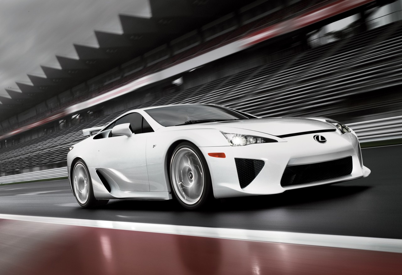 Lexus LFA jak z salonu na aukcji w Sotheby's