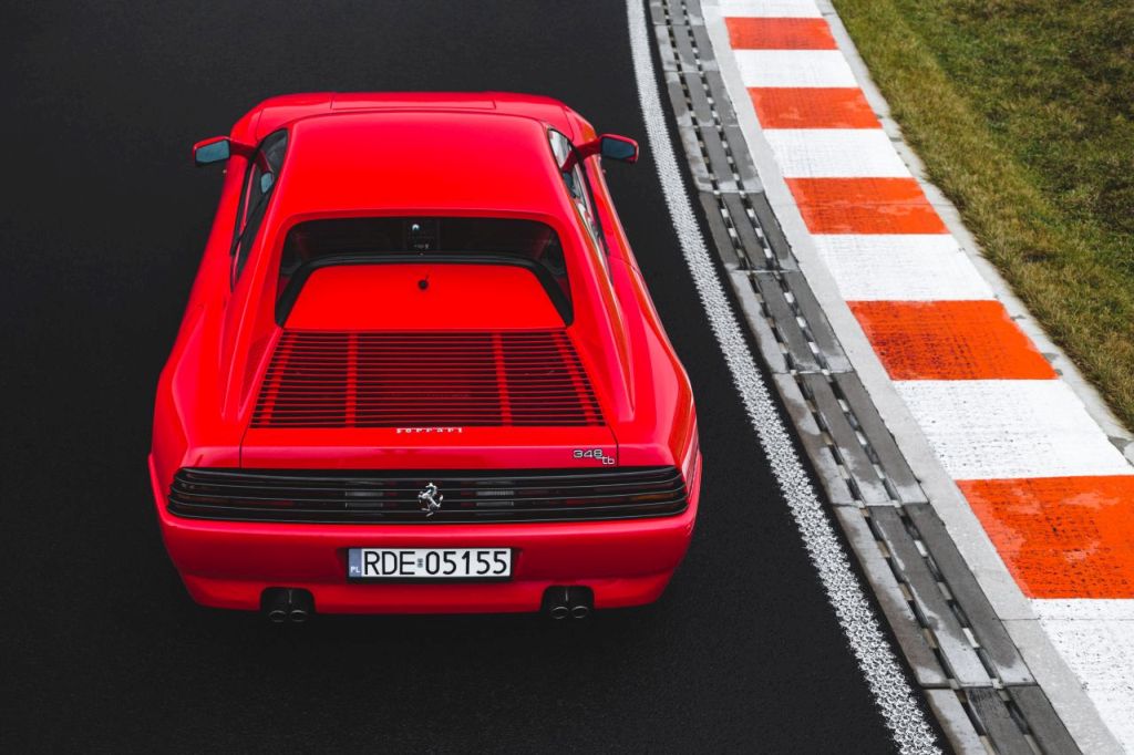 Klasyczne Ferrari 348 odrestaurowane w Polsce