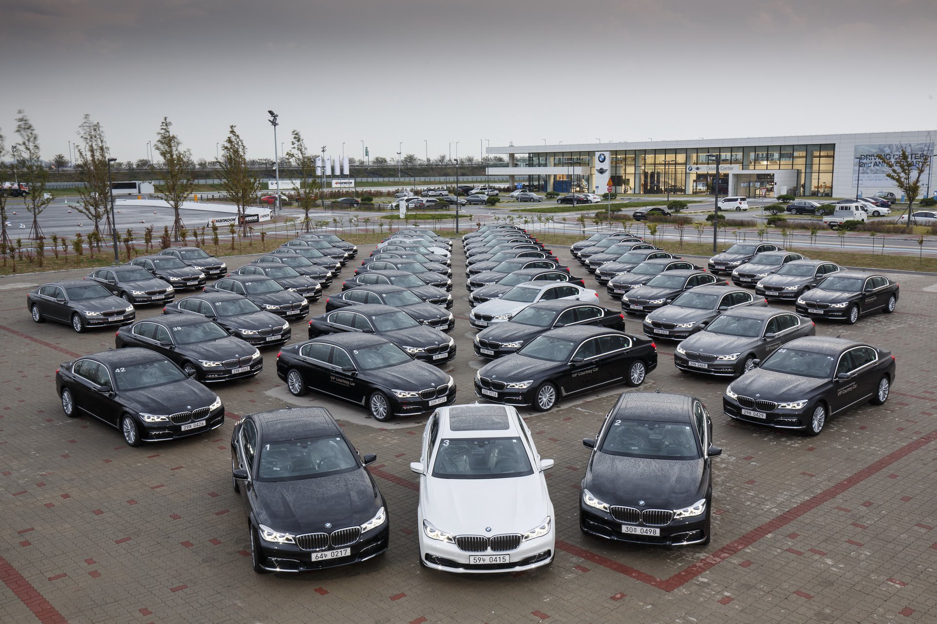  BMW wzywa do serwisów w Europie 324 000 posiadaczy aut